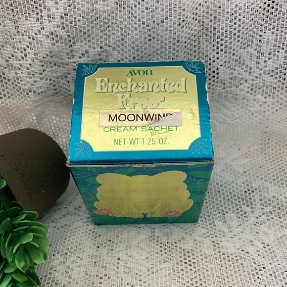 Vintage Avon Enchanted Frog Cream Sachet empty/with box. Good Vintage Condition - Picture 5 of 9